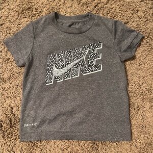 Nike shirt siz 2T